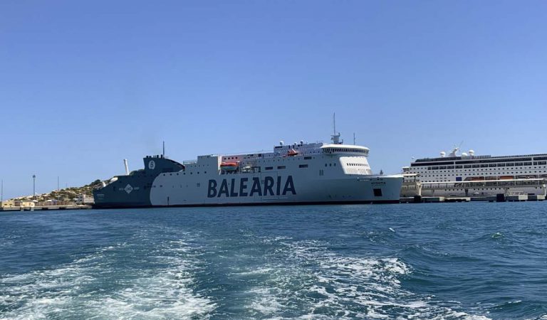 mit der yacht von mallorca nach ibiza