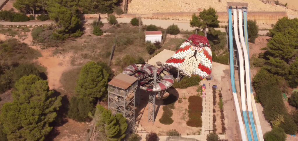 Entdecke das Aqualand El Arenal auf Mallorca: spektakuläre Wasserrutschen, Familienattraktionen, Pools und Sommerfeeling im größten Wasserpark der Insel.