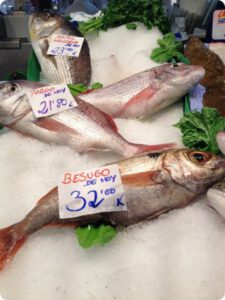 Fisch kaufen und zubereiten lassen in der Markthalle Santa Catalina