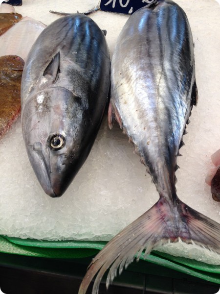 Fisch kaufen und zubereiten lassen in der Markthalle Santa Catalina frischer Fisch zubereitet in Santa Catalina Bar d´es Mercat Palma