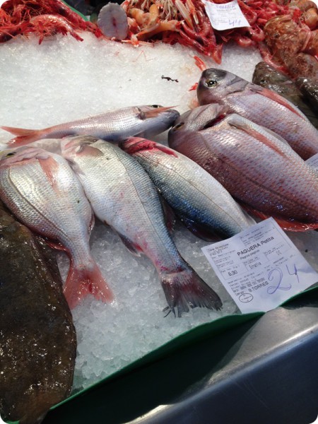 Fisch kaufen und zubereiten lassen in der Markthalle Santa Catalina frischer Fisch zubereitet in Santa Catalina Bar d´es Mercat Palma