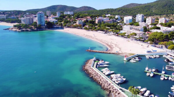 Palmanova Mallorca Strand & Yachthafen