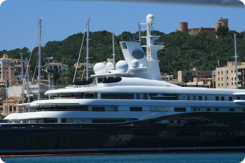 die Superyacht Al Mirqab im Hafen von Palma de Mallorca