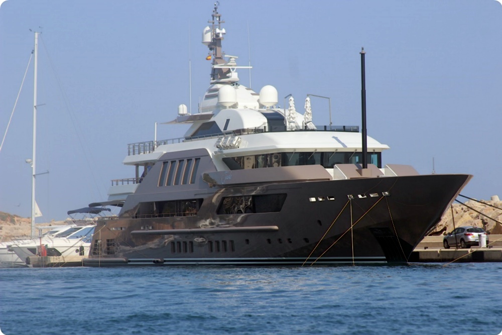 Jade Supperyacht im Hafen von Puerto Portals
