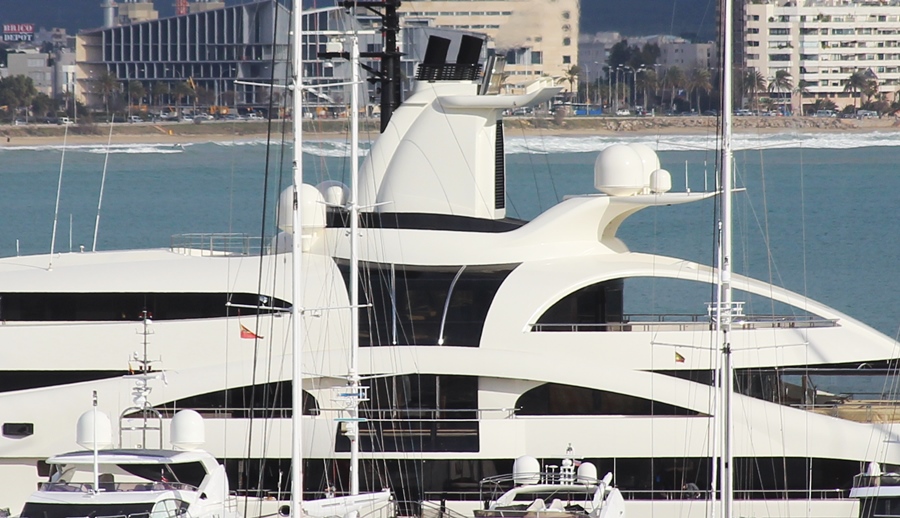 Die 95 Meter lange Luxus-Yacht PALLADIUM im Hafen von Palma de Mallorca: Ausstattung, Pool, technische Daten, Design und spannende Fakten zur heutigen AV.