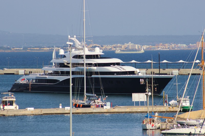 Symphony Super Yacht - im Hafen von Palma de Mallorca