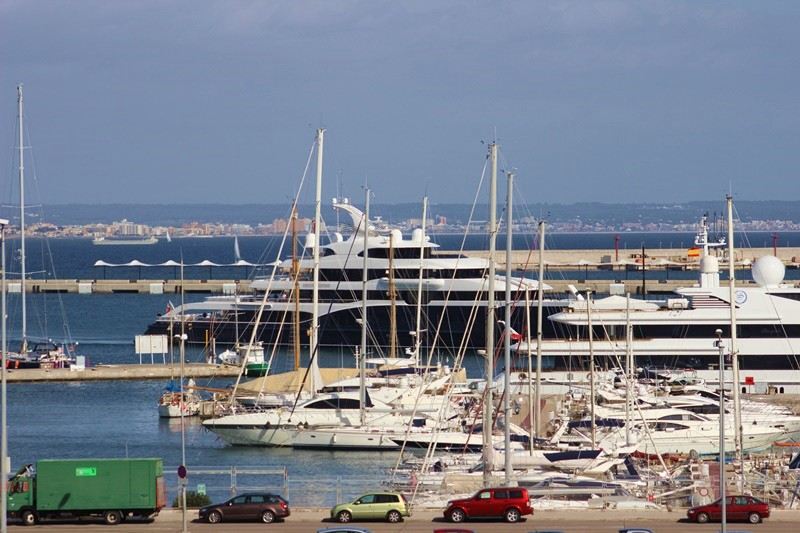 Symphony Super Yacht - im Hafen von Palma de Mallorca