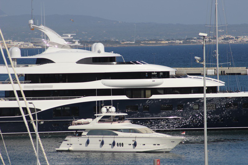Symphony Super Yacht - im Hafen von Palma de Mallorca