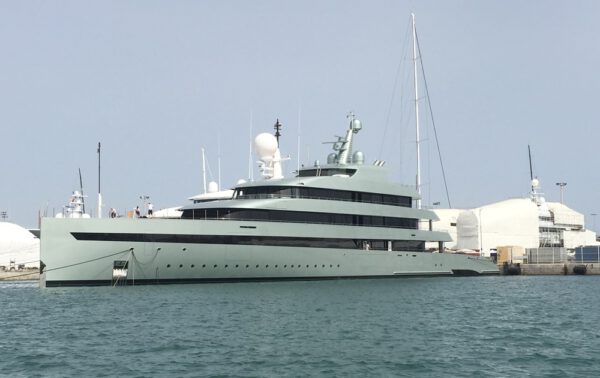 Savannah modernste Hybrid Luxusyacht der Welt im Hafen von Palma de Mallorca