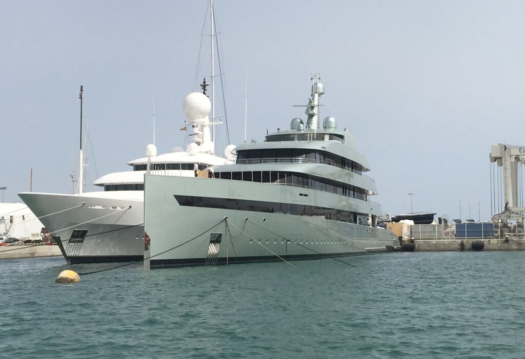 Savannah modernste Hybrid Luxusyacht der Welt im Hafen von Palma de Mallorca