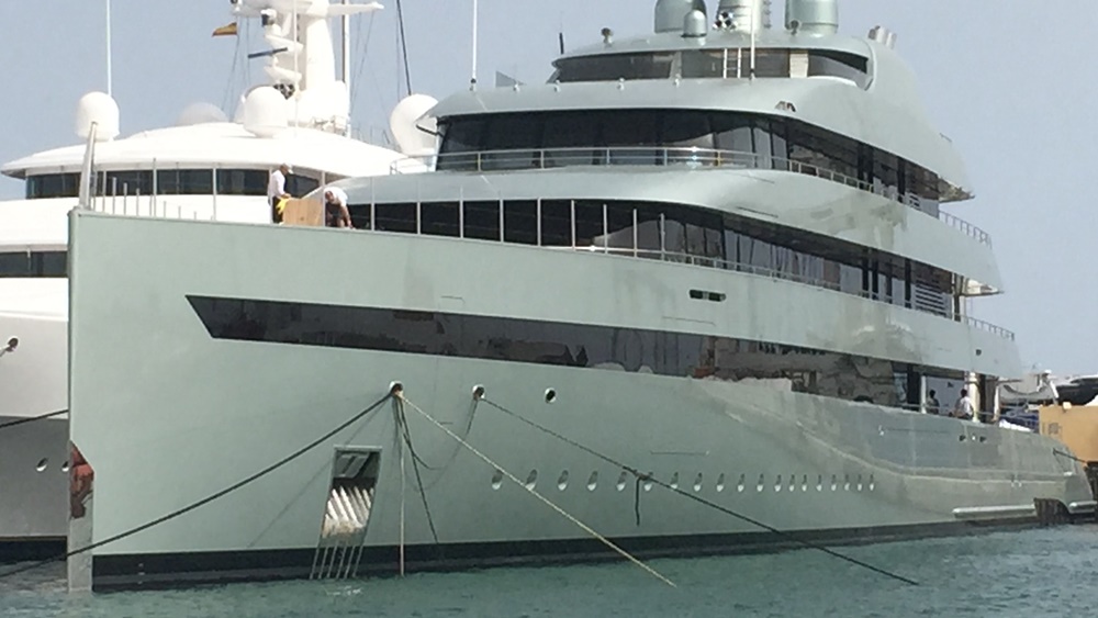 Savannah modernste Hybrid Luxusyacht der Welt im Hafen von Palma de Mallorca