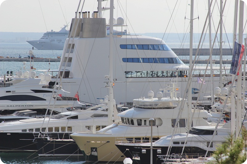 Megayacht A auf Mallorca – als Philippe Starcks schwimmende Designikone die Insel besuchte