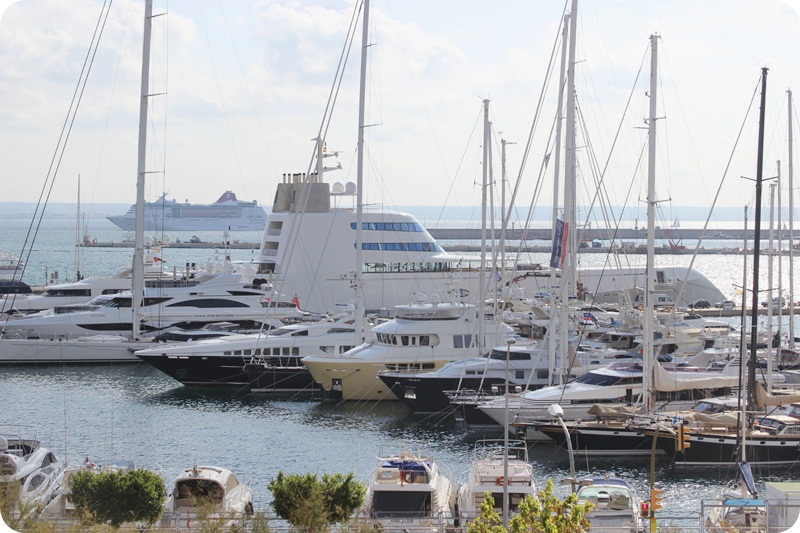 Megayacht A auf Mallorca – als Philippe Starcks schwimmende Designikone die Insel besuchte