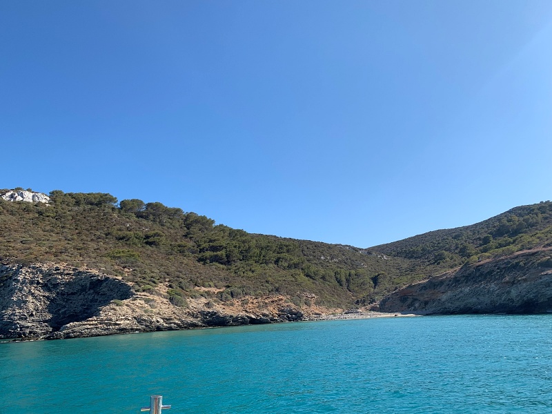 Cabrera vor Mallorca entdecken: Nationalpark, Ausflugsboote ab Colònia de Sant Jordi, Cova Blava, Burg, Strände, Wandern, Restaurant-Tipps und Portal-Mallorca-Ranking.